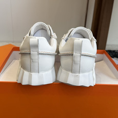 Hermes 情侣款 休闲鞋 爱马仕作为奢侈品牌中的巨头,所出的单品一直备受大家欢迎!男士+10今天这款 Hermes 情侣款 休闲鞋 爱马仕作为奢侈品牌中的巨头,所出的单品一直备受大家欢迎!男士+10今天这款