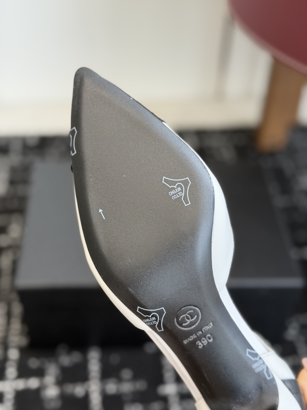 代购级26ss 春夏新款Chanel小香尖头高跟鞋上脚百搭超显瘦，真的超级爱了，姐妹们一定要买它！鞋面：