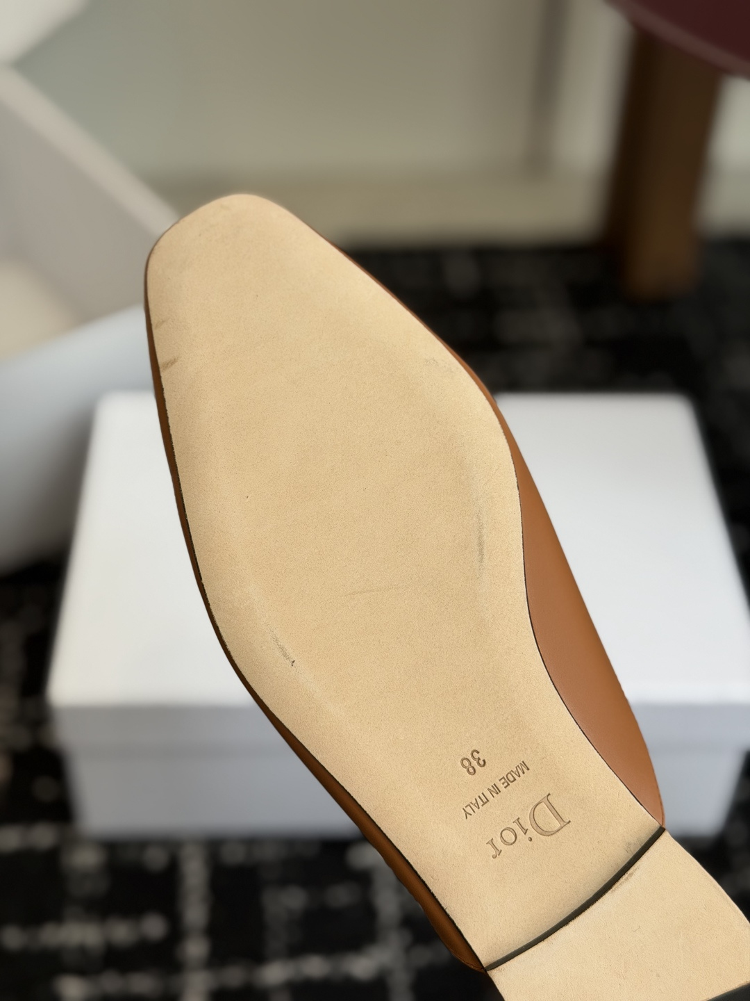 代购级Dior26ss夏季新款蝴蝶结金扣乐福鞋半拖自带柔雾滤镜的哑光麂皮，摸上去软乎乎的质感绝了，鞋头的