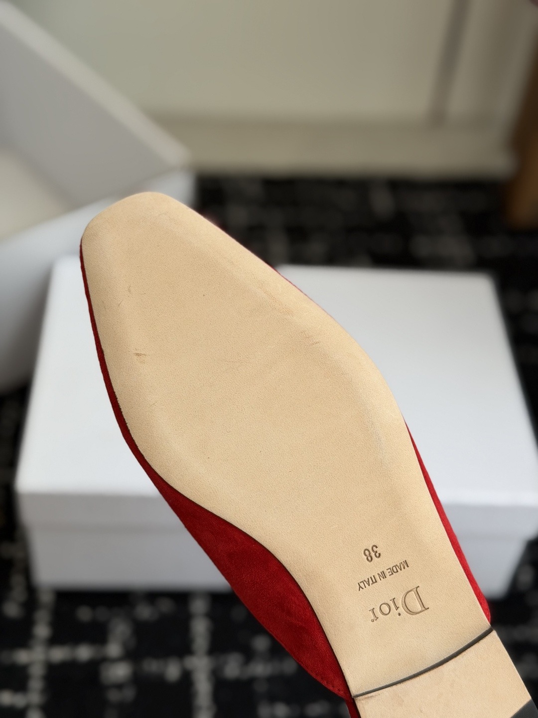 代购级Dior26ss夏季新款蝴蝶结金扣乐福鞋半拖自带柔雾滤镜的哑光麂皮，摸上去软乎乎的质感绝了，鞋头的