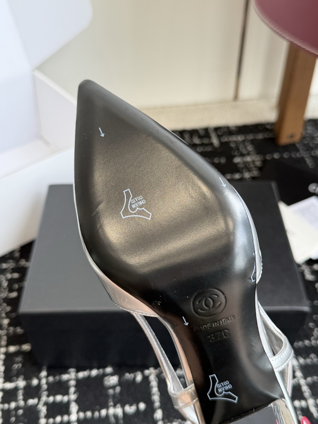 代购级 26ss 春夏新款Chanel小香尖头高跟鞋 上脚百搭超显瘦,真的超级爱了,姐妹们一定要买它! 鞋面:进口羊皮/ 代购级 26ss 春夏新款Chanel小香尖头高跟鞋 上脚百搭超显瘦,真的超级爱了,姐妹们一定要买它! 鞋面:进口羊皮/