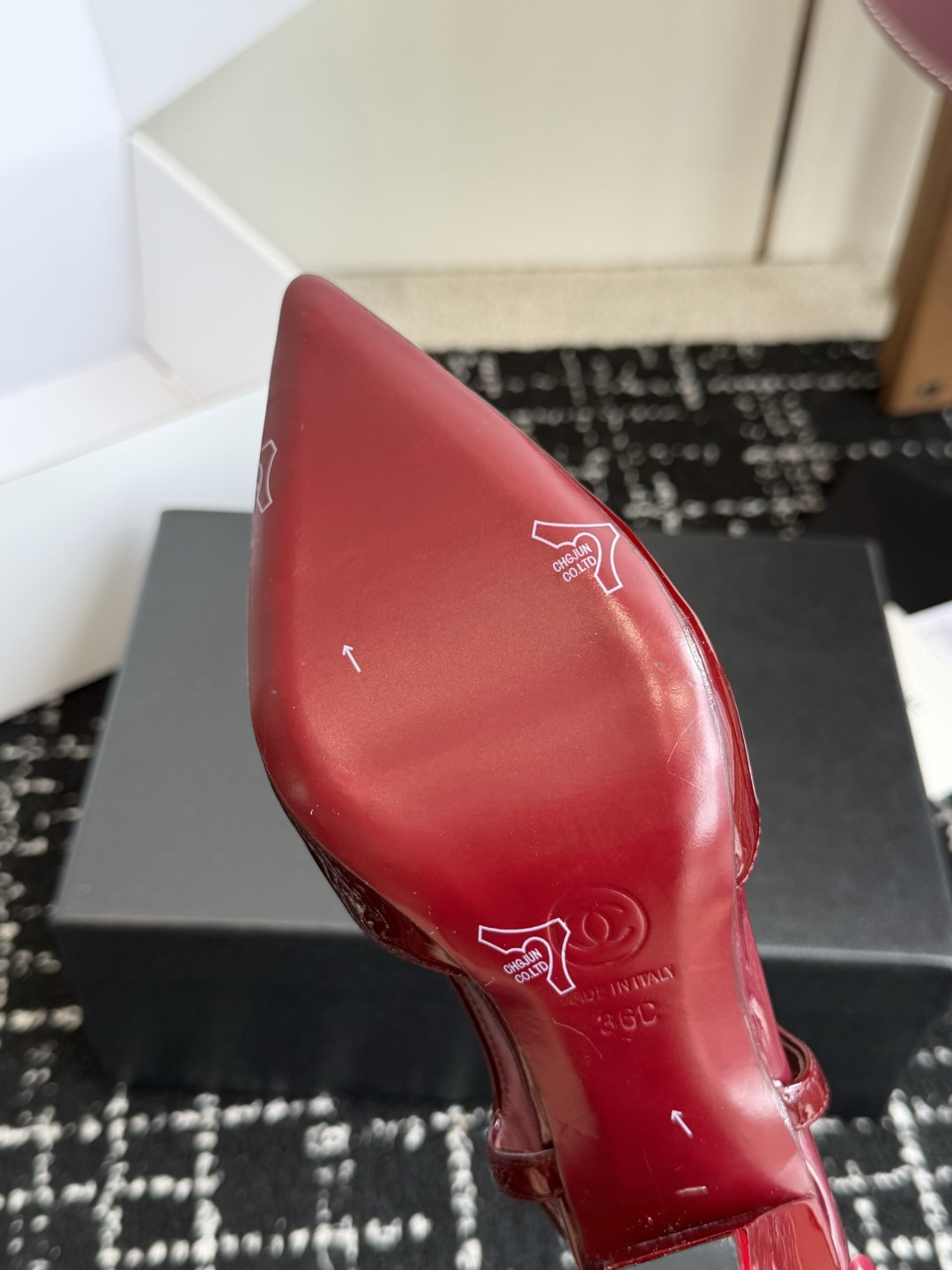 代购级 26ss 春夏新款Chanel小香尖头高跟鞋 上脚百搭超显瘦,真的超级爱了,姐妹们一定要买它! 鞋面:进口羊皮/ 代购级 26ss 春夏新款Chanel小香尖头高跟鞋 上脚百搭超显瘦,真的超级爱了,姐妹们一定要买它! 鞋面:进口羊皮/