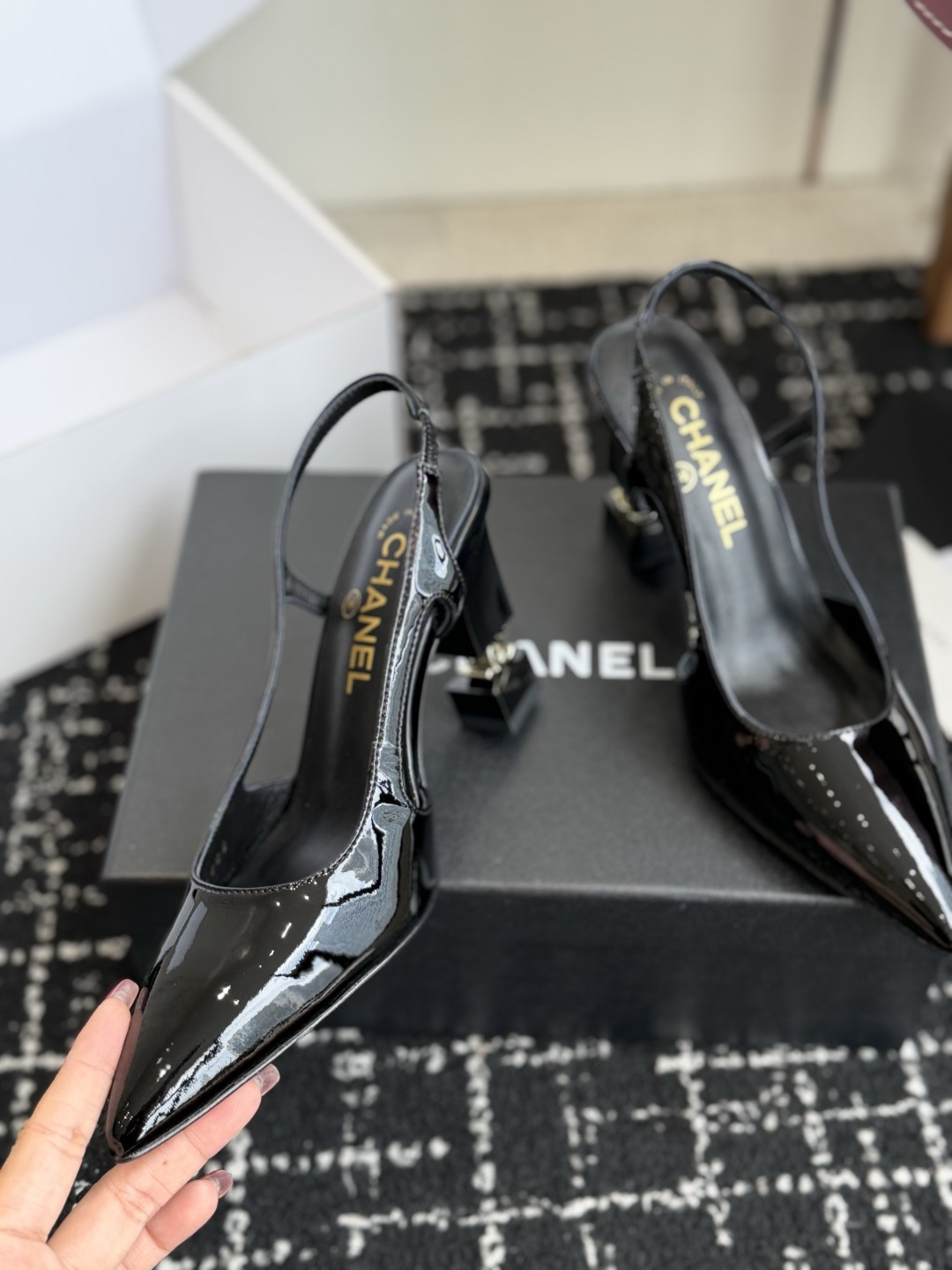代购级 26ss 春夏新款Chanel小香尖头高跟鞋 上脚百搭超显瘦,真的超级爱了,姐妹们一定要买它! 鞋面:进口羊皮/ 代购级 26ss 春夏新款Chanel小香尖头高跟鞋 上脚百搭超显瘦,真的超级爱了,姐妹们一定要买它! 鞋面:进口羊皮/