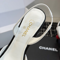 代购级 CHANEL 香奈儿 26ss 春夏秀款 苹果跟 后空 凉鞋 第一眼看上就被种草了根据天气变化自由穿搭!套上袜 代购级 CHANEL 香奈儿 26ss 春夏秀款 苹果跟 后空 凉鞋 第一眼看上就被种草了根据天气变化自由穿搭!套上袜