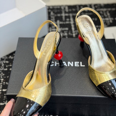 代购级 CHANEL 香奈儿 26ss 春夏秀款 苹果跟 后空 凉鞋 第一眼看上就被种草了根据天气变化自由穿搭!套上袜 代购级 CHANEL 香奈儿 26ss 春夏秀款 苹果跟 后空 凉鞋 第一眼看上就被种草了根据天气变化自由穿搭!套上袜