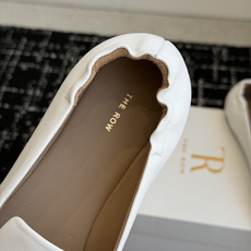 东莞代购级 The Row 极简圆头后带松紧柔软乐福鞋 The Row 以近乎“零修饰”的极简美学,诠释着高级时装里的松 东莞代购级 The Row 极简圆头后带松紧柔软乐福鞋 The Row 以近乎“零修饰”的极简美学,诠释着高级时装里的松