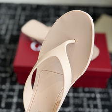 代购级 Gucci 26ss 古驰 最新款沙滩凉拖鞋人字拖 原版开模双G LOGO 原版开模一致 鞋面:原版进口TPU 代购级 Gucci 26ss 古驰 最新款沙滩凉拖鞋人字拖 原版开模双G LOGO 原版开模一致 鞋面:原版进口TPU