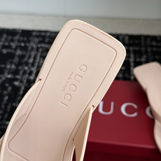 代购级 Gucci 26ss 古驰 最新款沙滩凉拖鞋人字拖 原版开模双G LOGO 原版开模一致 鞋面:原版进口TPU 代购级 Gucci 26ss 古驰 最新款沙滩凉拖鞋人字拖 原版开模双G LOGO 原版开模一致 鞋面:原版进口TPU