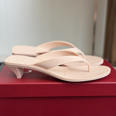 代购级 Gucci 26ss 古驰 最新款沙滩凉拖鞋人字拖 原版开模双G LOGO 原版开模一致 鞋面:原版进口TPU 代购级 Gucci 26ss 古驰 最新款沙滩凉拖鞋人字拖 原版开模双G LOGO 原版开模一致 鞋面:原版进口TPU