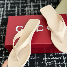 代购级 Gucci 26ss 古驰 最新款沙滩凉拖鞋人字拖 原版开模双G LOGO 原版开模一致 鞋面:原版进口TPU 代购级 Gucci 26ss 古驰 最新款沙滩凉拖鞋人字拖 原版开模双G LOGO 原版开模一致 鞋面:原版进口TPU