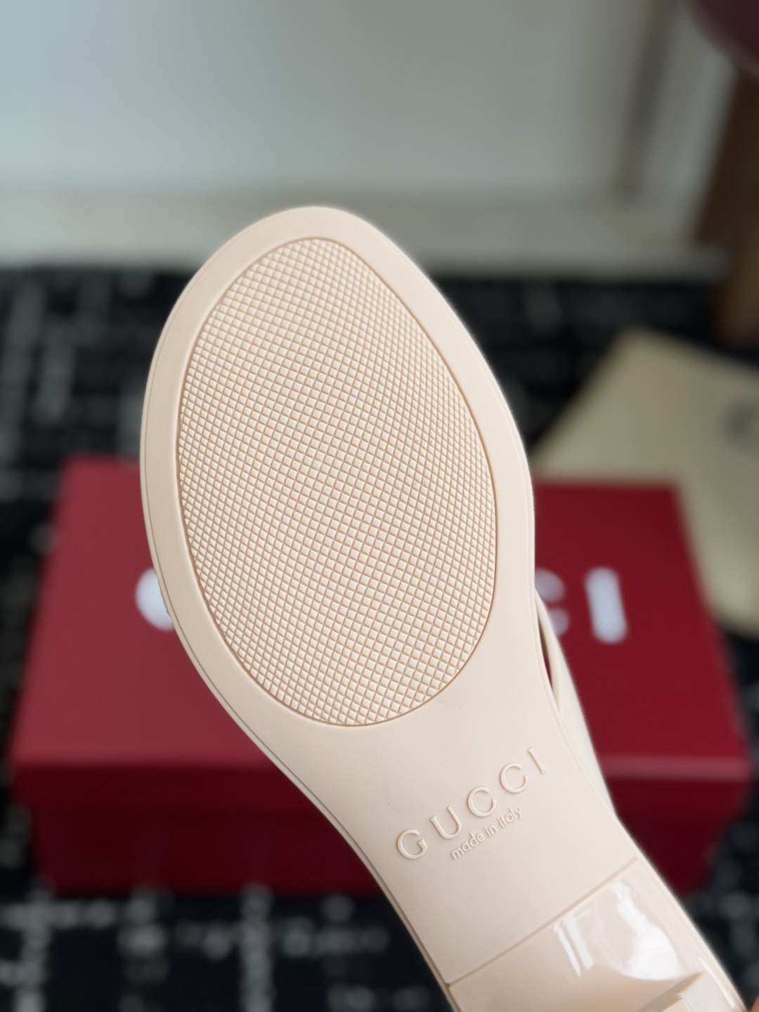 代购级 Gucci 26ss 古驰 最新款沙滩凉拖鞋人字拖 原版开模双G LOGO 原版开模一致 鞋面:原版进口TPU 代购级 Gucci 26ss 古驰 最新款沙滩凉拖鞋人字拖 原版开模双G LOGO 原版开模一致 鞋面:原版进口TPU