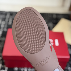 代购级 Gucci 26ss 古驰 最新款沙滩凉拖鞋人字拖 原版开模双G LOGO 原版开模一致 鞋面:原版进口TPU 代购级 Gucci 26ss 古驰 最新款沙滩凉拖鞋人字拖 原版开模双G LOGO 原版开模一致 鞋面:原版进口TPU