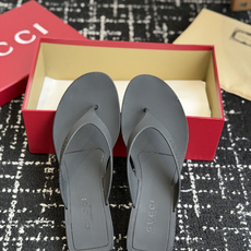 代购级 Gucci 26ss 古驰 最新款沙滩凉拖鞋人字拖 原版开模双G LOGO 原版开模一致 鞋面:原版进口TPU 代购级 Gucci 26ss 古驰 最新款沙滩凉拖鞋人字拖 原版开模双G LOGO 原版开模一致 鞋面:原版进口TPU