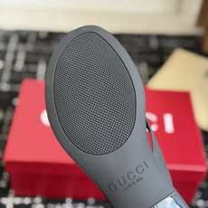 代购级 Gucci 26ss 古驰 最新款沙滩凉拖鞋人字拖 原版开模双G LOGO 原版开模一致 鞋面:原版进口TPU 代购级 Gucci 26ss 古驰 最新款沙滩凉拖鞋人字拖 原版开模双G LOGO 原版开模一致 鞋面:原版进口TPU