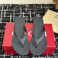 代购级 Gucci 26ss 古驰 最新款沙滩凉拖鞋人字拖 原版开模双G LOGO 原版开模一致 鞋面:原版进口TPU 代购级 Gucci 26ss 古驰 最新款沙滩凉拖鞋人字拖 原版开模双G LOGO 原版开模一致 鞋面:原版进口TPU