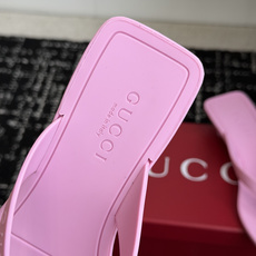 代购级 Gucci 26ss 古驰 最新款沙滩凉拖鞋人字拖 原版开模双G LOGO 原版开模一致 鞋面:原版进口TPU 代购级 Gucci 26ss 古驰 最新款沙滩凉拖鞋人字拖 原版开模双G LOGO 原版开模一致 鞋面:原版进口TPU