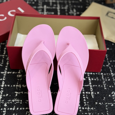代购级 Gucci 26ss 古驰 最新款沙滩凉拖鞋人字拖 原版开模双G LOGO 原版开模一致 鞋面:原版进口TPU 代购级 Gucci 26ss 古驰 最新款沙滩凉拖鞋人字拖 原版开模双G LOGO 原版开模一致 鞋面:原版进口TPU