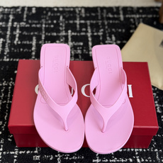 代购级 Gucci 26ss 古驰 最新款沙滩凉拖鞋人字拖 原版开模双G LOGO 原版开模一致 鞋面:原版进口TPU 代购级 Gucci 26ss 古驰 最新款沙滩凉拖鞋人字拖 原版开模双G LOGO 原版开模一致 鞋面:原版进口TPU