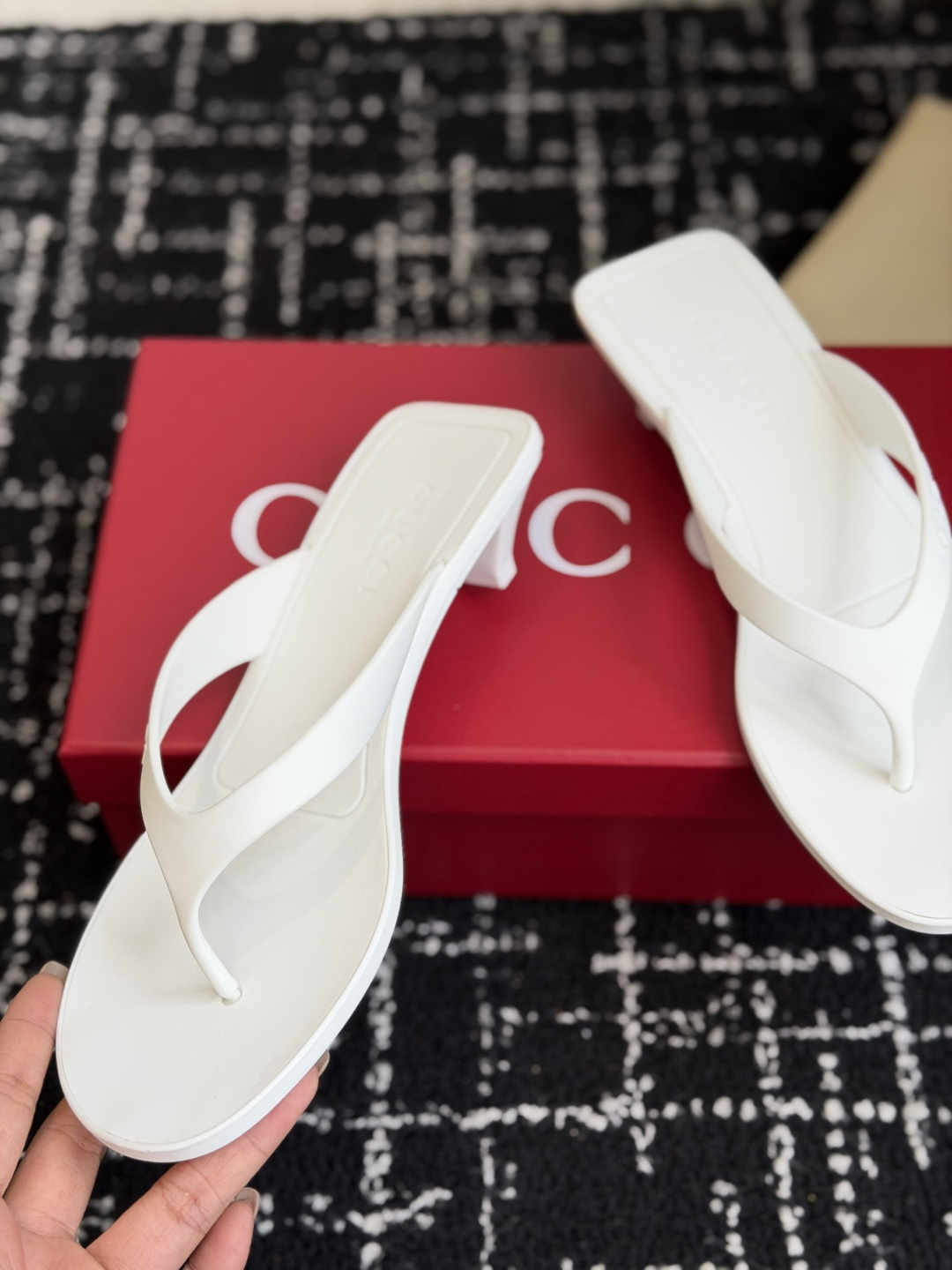 代购级 Gucci 26ss 古驰 最新款沙滩凉拖鞋人字拖 原版开模双G LOGO 原版开模一致 鞋面：原版进口TPU 