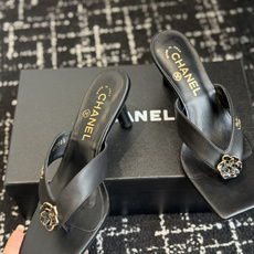 代购级 Chanel26ss夏季新款山茶花方头夹趾高跟凉拖 自带轻奢温柔氛围感的山茶花方头夹趾高跟凉拖系列,利落的夹趾人 代购级 Chanel26ss夏季新款山茶花方头夹趾高跟凉拖 自带轻奢温柔氛围感的山茶花方头夹趾高跟凉拖系列,利落的夹趾人