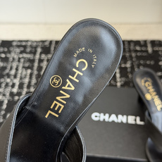 代购级 Chanel26ss夏季新款山茶花方头夹趾高跟凉拖 自带轻奢温柔氛围感的山茶花方头夹趾高跟凉拖系列,利落的夹趾人 代购级 Chanel26ss夏季新款山茶花方头夹趾高跟凉拖 自带轻奢温柔氛围感的山茶花方头夹趾高跟凉拖系列,利落的夹趾人