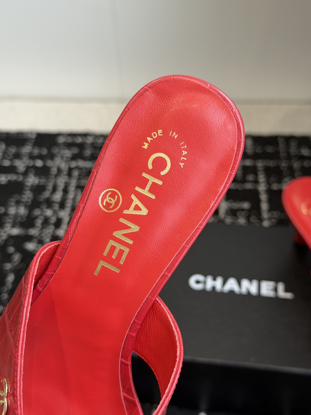 代购级 Chanel26ss夏季新款山茶花方头夹趾高跟凉拖 自带轻奢温柔氛围感的山茶花方头夹趾高跟凉拖系列,利落的夹趾人 代购级 Chanel26ss夏季新款山茶花方头夹趾高跟凉拖 自带轻奢温柔氛围感的山茶花方头夹趾高跟凉拖系列,利落的夹趾人