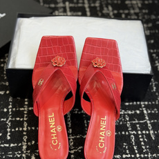 代购级 Chanel26ss夏季新款山茶花方头夹趾高跟凉拖 自带轻奢温柔氛围感的山茶花方头夹趾高跟凉拖系列,利落的夹趾人 代购级 Chanel26ss夏季新款山茶花方头夹趾高跟凉拖 自带轻奢温柔氛围感的山茶花方头夹趾高跟凉拖系列,利落的夹趾人