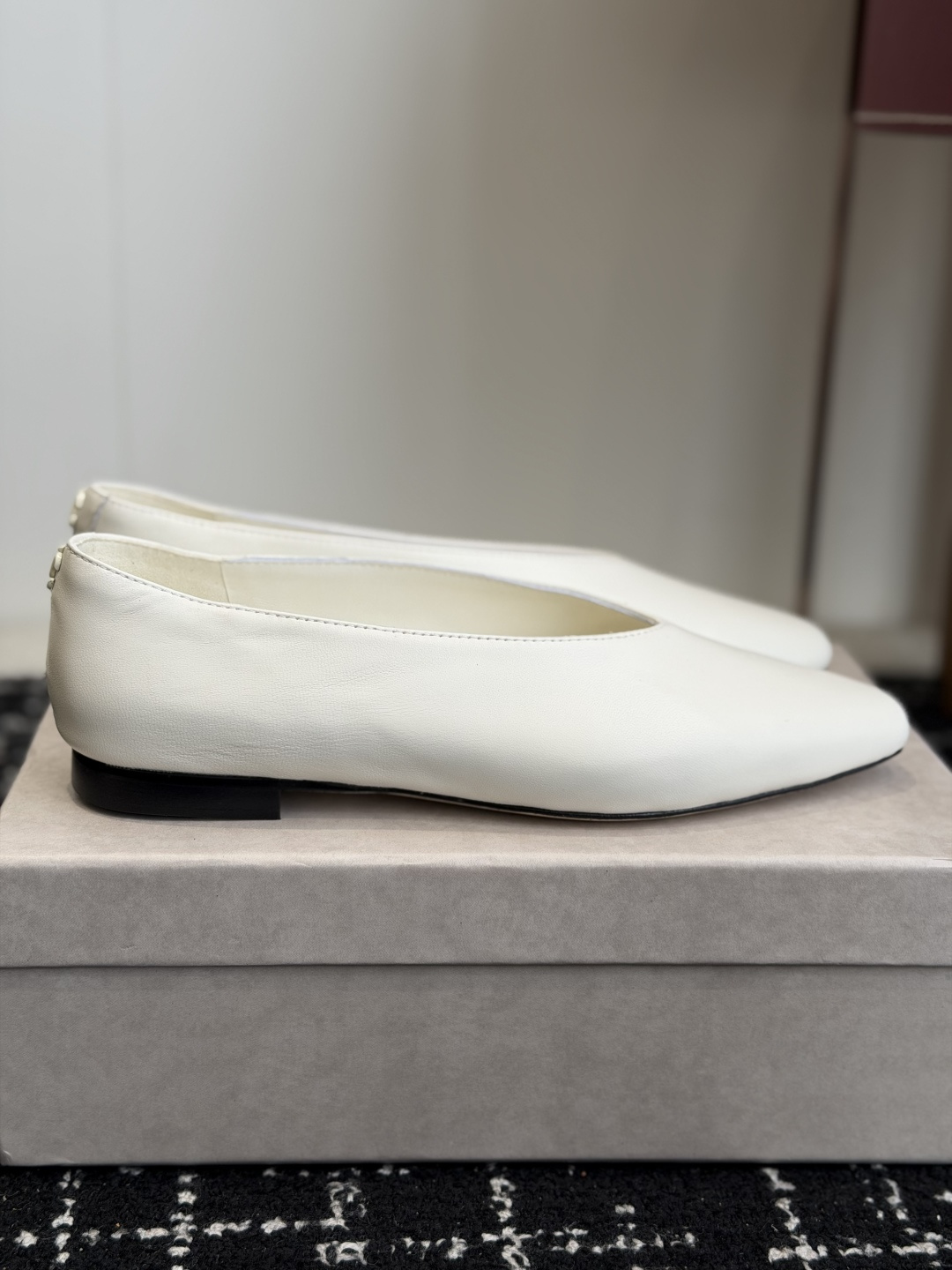 代购级 Jimmy Choo 26ss单鞋 同步专柜 主打精致 舒适度休闲 甜美 无解风都轻松满足 bling 代购级 Jimmy Choo 26ss单鞋 同步专柜 主打精致 舒适度休闲 甜美 无解风都轻松满足 bling