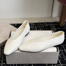 代购级 Jimmy Choo 26ss单鞋 同步专柜 主打精致 舒适度休闲 甜美 无解风都轻松满足 bling 代购级 Jimmy Choo 26ss单鞋 同步专柜 主打精致 舒适度休闲 甜美 无解风都轻松满足 bling