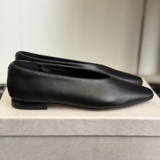 代购级 Jimmy Choo 26ss单鞋 同步专柜 主打精致 舒适度休闲 甜美 无解风都轻松满足 bling 代购级 Jimmy Choo 26ss单鞋 同步专柜 主打精致 舒适度休闲 甜美 无解风都轻松满足 bling