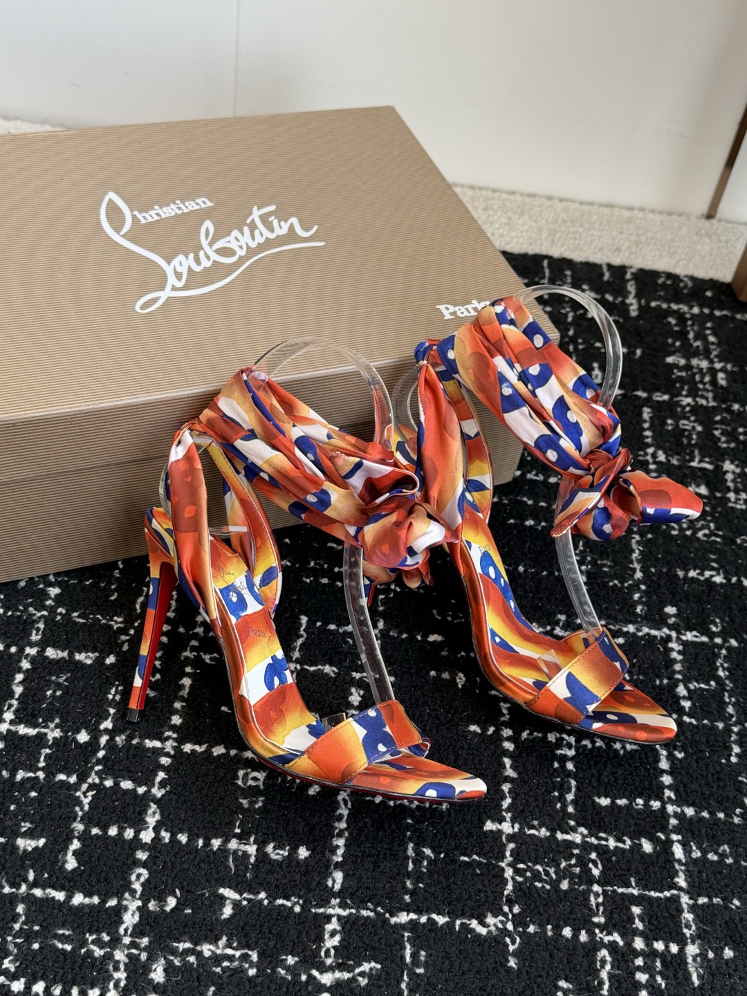 代购级 Christian Louboutin 春夏新款时装走秀芭蕾蝴蝶结高跟单鞋 CL红底永远的YYDS 𝐶ℎ𝑟𝑖𝑠 代购级 Christian Louboutin 春夏新款时装走秀芭蕾蝴蝶结高跟单鞋 CL红底永远的YYDS 𝐶ℎ𝑟𝑖𝑠