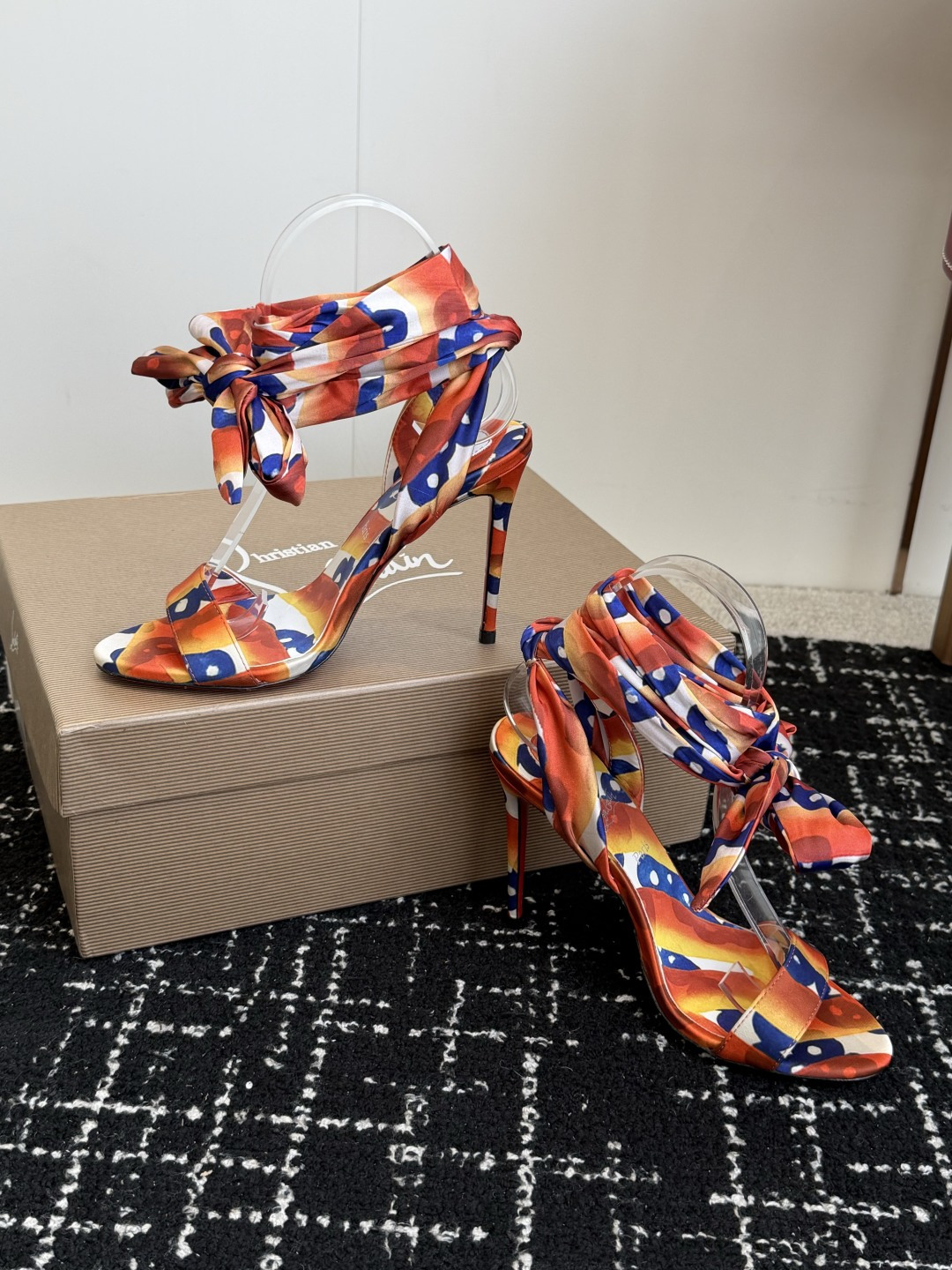 代购级 Christian Louboutin 春夏新款时装走秀芭蕾蝴蝶结高跟单鞋 CL红底永远的YYDS 𝐶ℎ𝑟𝑖𝑠 代购级 Christian Louboutin 春夏新款时装走秀芭蕾蝴蝶结高跟单鞋 CL红底永远的YYDS 𝐶ℎ𝑟𝑖𝑠