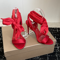 代购级 Christian Louboutin 春夏新款时装走秀芭蕾蝴蝶结高跟单鞋 CL红底永远的YYDS 𝐶ℎ𝑟𝑖𝑠 代购级 Christian Louboutin 春夏新款时装走秀芭蕾蝴蝶结高跟单鞋 CL红底永远的YYDS 𝐶ℎ𝑟𝑖𝑠