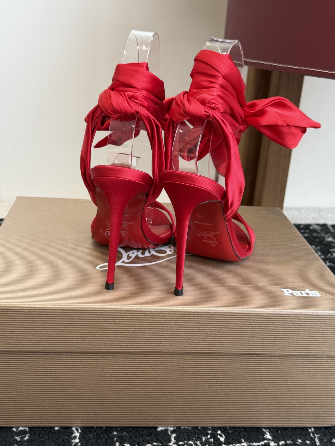 代购级 Christian Louboutin 春夏新款时装走秀芭蕾蝴蝶结高跟单鞋 CL红底永远的YYDS 𝐶ℎ𝑟𝑖𝑠 代购级 Christian Louboutin 春夏新款时装走秀芭蕾蝴蝶结高跟单鞋 CL红底永远的YYDS 𝐶ℎ𝑟𝑖𝑠