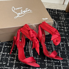 代购级 Christian Louboutin 春夏新款时装走秀芭蕾蝴蝶结高跟单鞋 CL红底永远的YYDS 𝐶ℎ𝑟𝑖𝑠 代购级 Christian Louboutin 春夏新款时装走秀芭蕾蝴蝶结高跟单鞋 CL红底永远的YYDS 𝐶ℎ𝑟𝑖𝑠