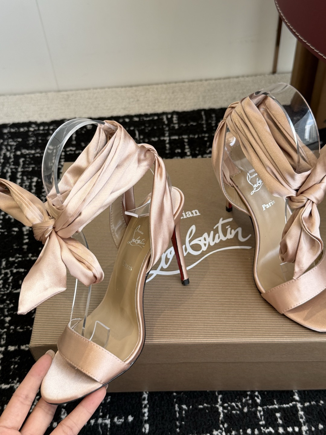 代购级 Christian Louboutin 春夏新款时装走秀芭蕾蝴蝶结高跟单鞋  CL红底永远的YYDS 𝐶ℎ𝑟𝑖𝑠
