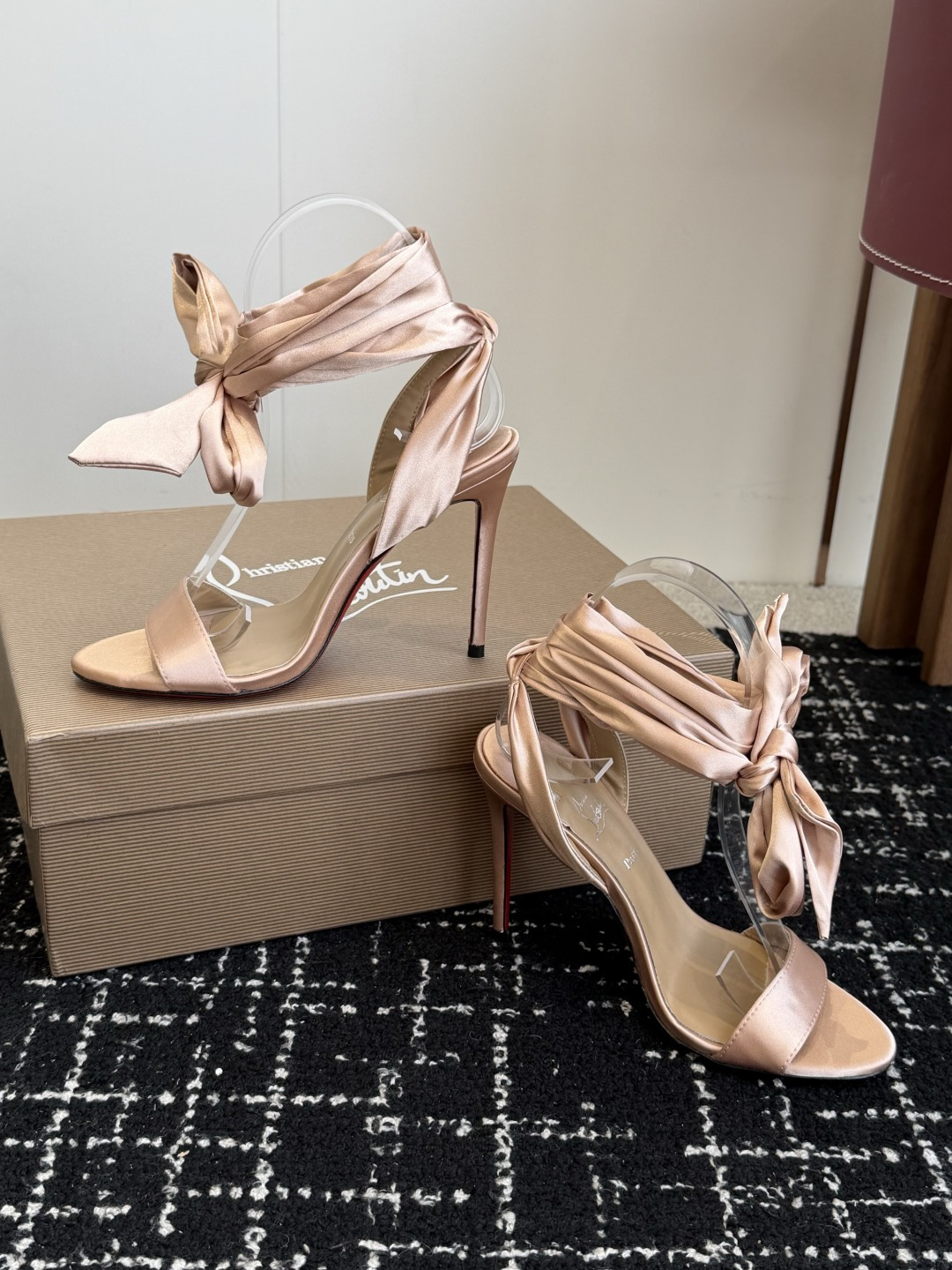 代购级 Christian Louboutin 春夏新款时装走秀芭蕾蝴蝶结高跟单鞋  CL红底永远的YYDS 𝐶ℎ𝑟𝑖𝑠