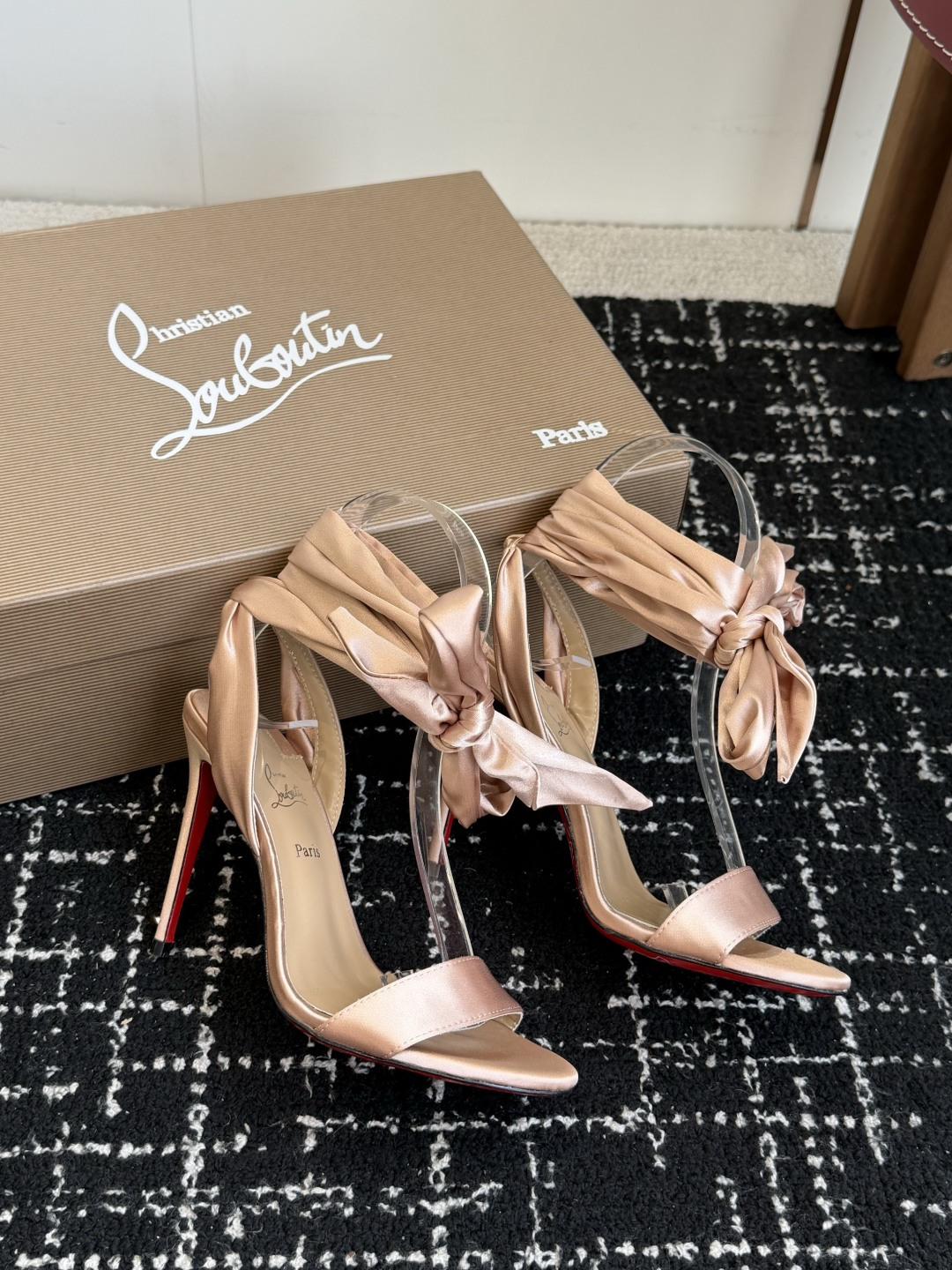 代购级 Christian Louboutin 春夏新款时装走秀芭蕾蝴蝶结高跟单鞋  CL红底永远的YYDS 𝐶ℎ𝑟𝑖𝑠