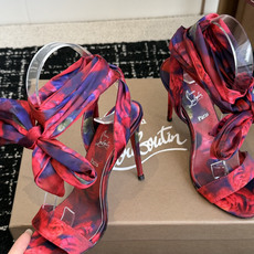 代购级 Christian Louboutin 春夏新款时装走秀芭蕾蝴蝶结高跟单鞋 CL红底永远的YYDS 𝐶ℎ𝑟𝑖𝑠 代购级 Christian Louboutin 春夏新款时装走秀芭蕾蝴蝶结高跟单鞋 CL红底永远的YYDS 𝐶ℎ𝑟𝑖𝑠