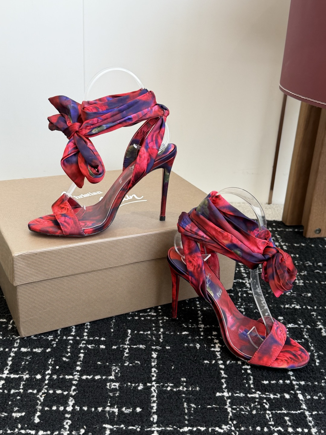 代购级 Christian Louboutin 春夏新款时装走秀芭蕾蝴蝶结高跟单鞋 CL红底永远的YYDS 𝐶ℎ𝑟𝑖𝑠 代购级 Christian Louboutin 春夏新款时装走秀芭蕾蝴蝶结高跟单鞋 CL红底永远的YYDS 𝐶ℎ𝑟𝑖𝑠