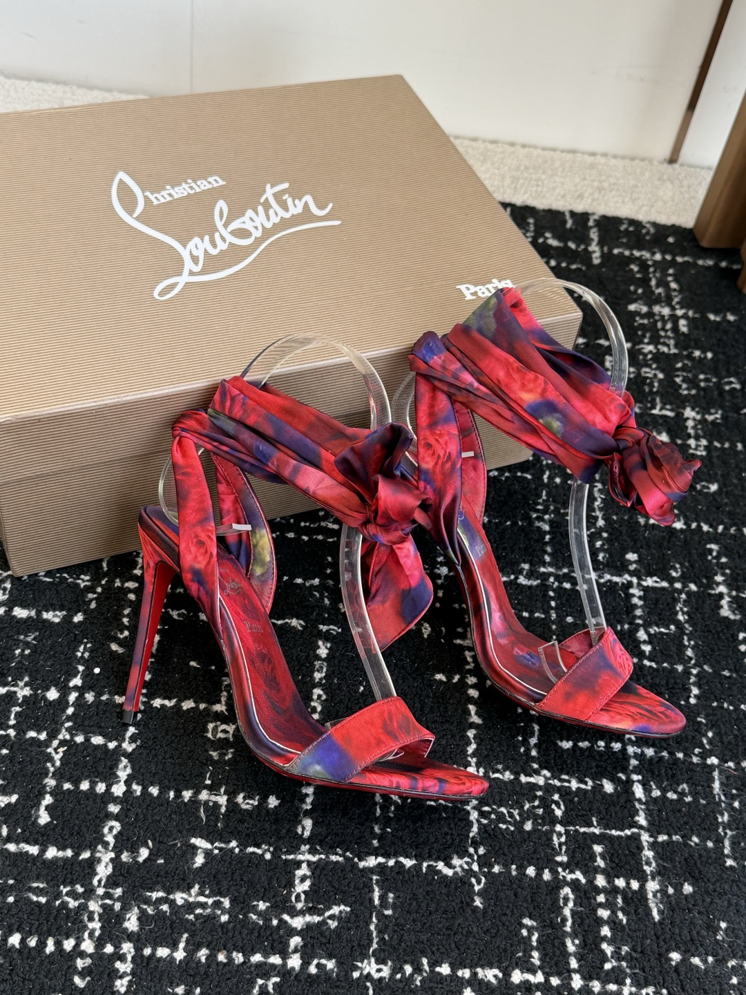 代购级 Christian Louboutin 春夏新款时装走秀芭蕾蝴蝶结高跟单鞋 CL红底永远的YYDS 𝐶ℎ𝑟𝑖𝑠 代购级 Christian Louboutin 春夏新款时装走秀芭蕾蝴蝶结高跟单鞋 CL红底永远的YYDS 𝐶ℎ𝑟𝑖𝑠