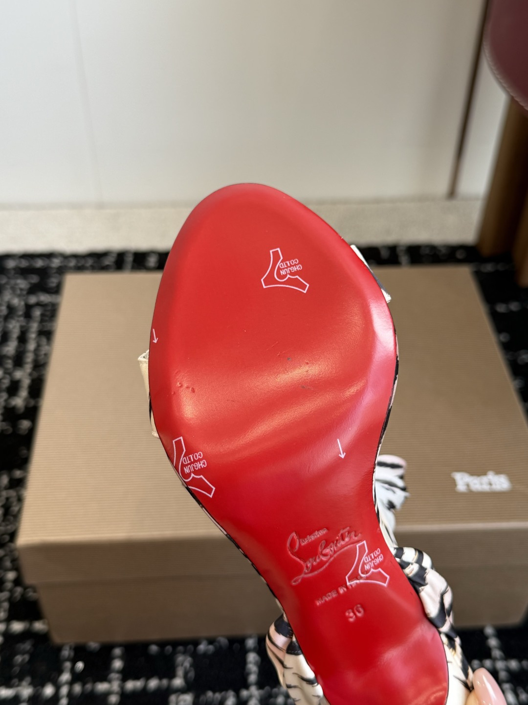 代购级 Christian Louboutin 春夏新款时装走秀芭蕾蝴蝶结高跟单鞋 CL红底永远的YYDS 𝐶ℎ𝑟𝑖𝑠 代购级 Christian Louboutin 春夏新款时装走秀芭蕾蝴蝶结高跟单鞋 CL红底永远的YYDS 𝐶ℎ𝑟𝑖𝑠