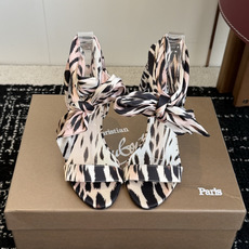 代购级 Christian Louboutin 春夏新款时装走秀芭蕾蝴蝶结高跟单鞋 CL红底永远的YYDS 𝐶ℎ𝑟𝑖𝑠 代购级 Christian Louboutin 春夏新款时装走秀芭蕾蝴蝶结高跟单鞋 CL红底永远的YYDS 𝐶ℎ𝑟𝑖𝑠