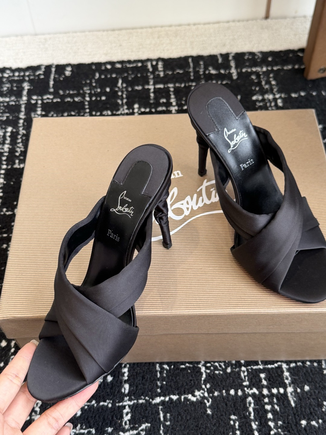 代购级 Christian Louboutin 春夏新款时装走秀芭蕾蝴蝶结高跟凉拖 CL红底永远的YYDS 𝐶ℎ𝑟𝑖𝑠𝑡