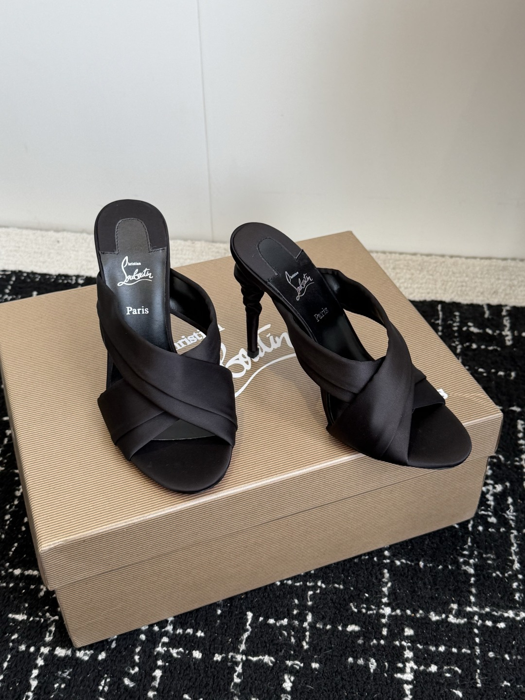 代购级 Christian Louboutin 春夏新款时装走秀芭蕾蝴蝶结高跟凉拖 CL红底永远的YYDS 𝐶ℎ𝑟𝑖𝑠𝑡