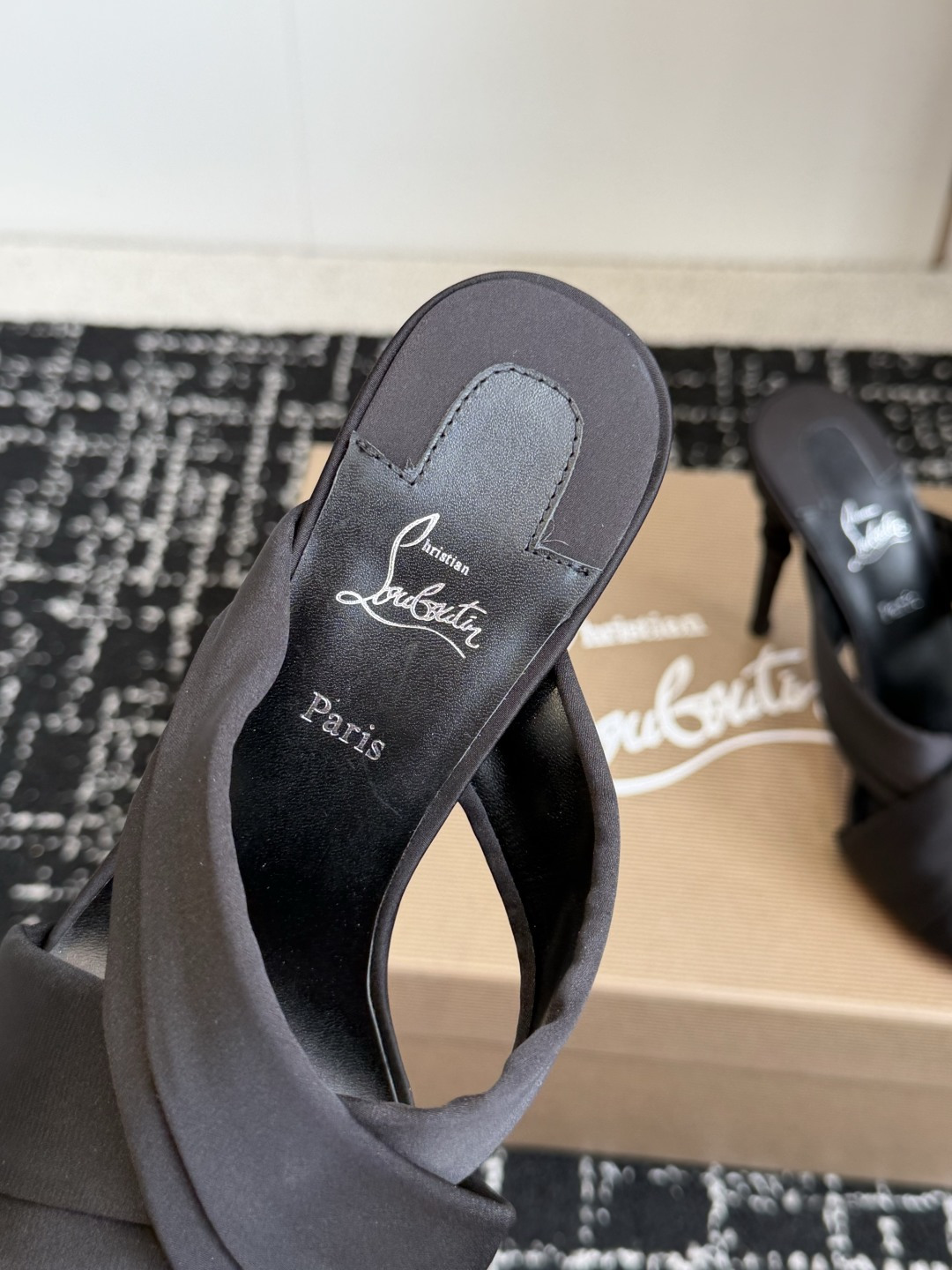 代购级 Christian Louboutin 春夏新款时装走秀芭蕾蝴蝶结高跟凉拖 CL红底永远的YYDS 𝐶ℎ𝑟𝑖𝑠𝑡