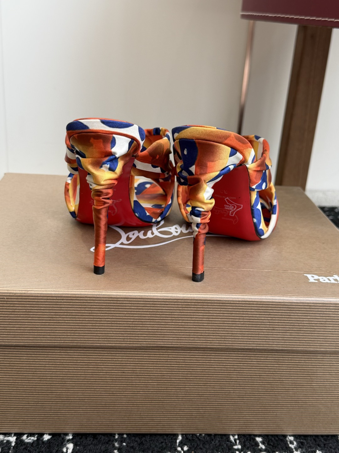 代购级 Christian Louboutin 春夏新款时装走秀芭蕾蝴蝶结高跟凉拖 CL红底永远的YYDS 𝐶ℎ𝑟𝑖𝑠𝑡 代购级 Christian Louboutin 春夏新款时装走秀芭蕾蝴蝶结高跟凉拖 CL红底永远的YYDS 𝐶ℎ𝑟𝑖𝑠𝑡