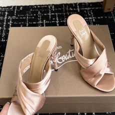 代购级 Christian Louboutin 春夏新款时装走秀芭蕾蝴蝶结高跟凉拖 CL红底永远的YYDS 𝐶ℎ𝑟𝑖𝑠𝑡 代购级 Christian Louboutin 春夏新款时装走秀芭蕾蝴蝶结高跟凉拖 CL红底永远的YYDS 𝐶ℎ𝑟𝑖𝑠𝑡