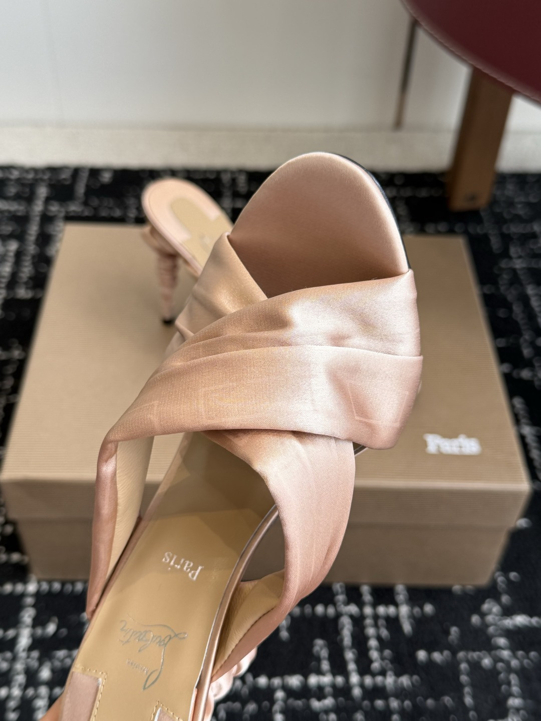 代购级 Christian Louboutin 春夏新款时装走秀芭蕾蝴蝶结高跟凉拖 CL红底永远的YYDS 𝐶ℎ𝑟𝑖𝑠𝑡 代购级 Christian Louboutin 春夏新款时装走秀芭蕾蝴蝶结高跟凉拖 CL红底永远的YYDS 𝐶ℎ𝑟𝑖𝑠𝑡