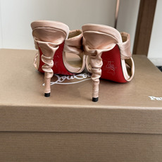 代购级 Christian Louboutin 春夏新款时装走秀芭蕾蝴蝶结高跟凉拖 CL红底永远的YYDS 𝐶ℎ𝑟𝑖𝑠𝑡 代购级 Christian Louboutin 春夏新款时装走秀芭蕾蝴蝶结高跟凉拖 CL红底永远的YYDS 𝐶ℎ𝑟𝑖𝑠𝑡